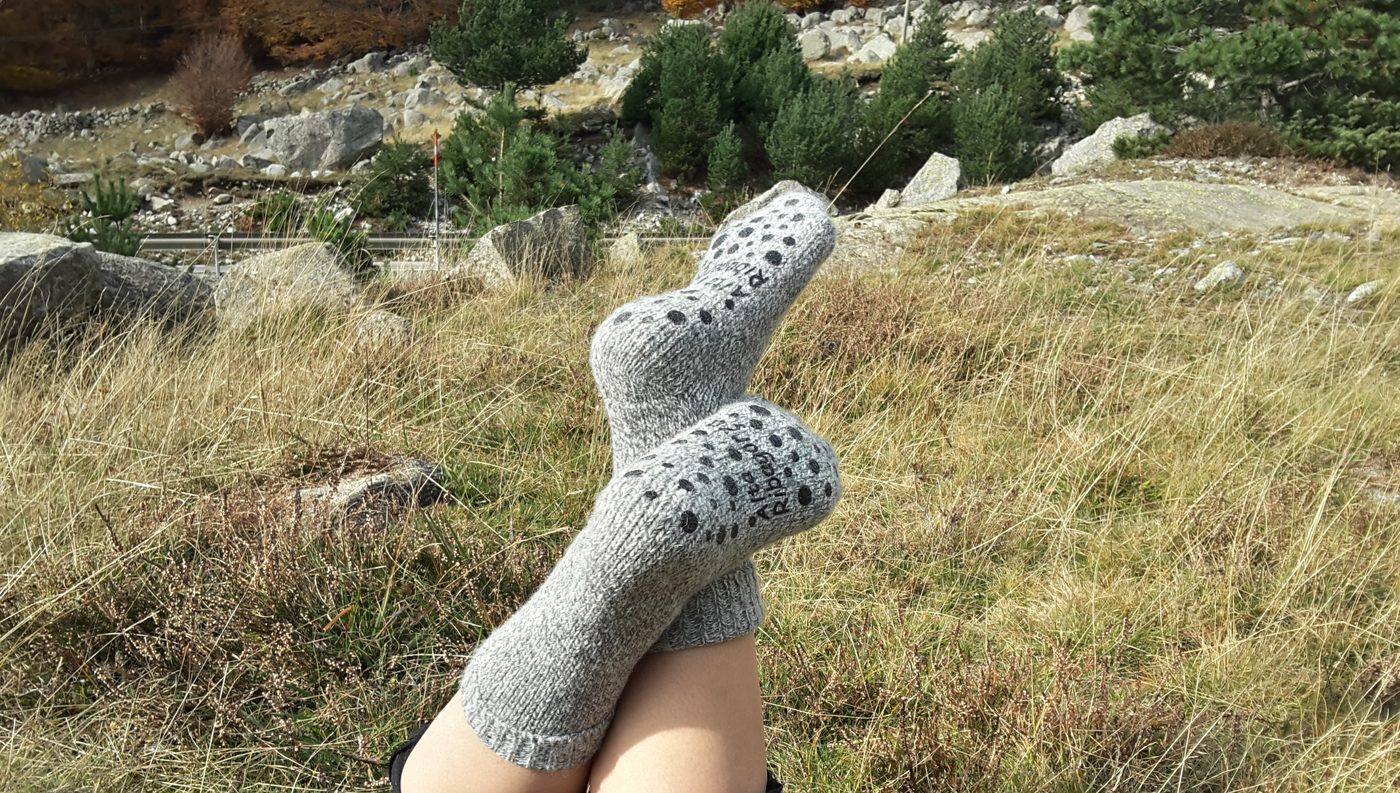 Agregando calcetines de Lana como complemento perfecto para regalos en Lleida - Artesanía en Mantas de Lana - 20201025 141808 1 Calcetines de Lana para regalos en Lleida