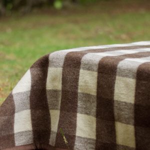 Experiencias con una manta de lana artesanal: confort natural dentro y fuera del hogar - Artesanía en Mantas de Lana - DSC 3718 scaled Manta de Lana para Cama Aigüestortes | 100% Tradicional