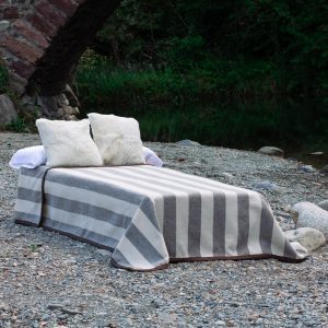 Experiencias con una manta de lana artesanal: confort natural dentro y fuera del hogar - Artesanía en Mantas de Lana - DSC 8016 Manta de Lana para Cama Modelo Arties