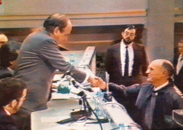 Eje Cronológico - Artesanía en Mantas de Lana - Entrega Reconocimiento trayectoria mas 100 anos e1761313422291 Eje Cronológico - Entrega Reconocimiento trayectoria mas 100 anos e1761313422291